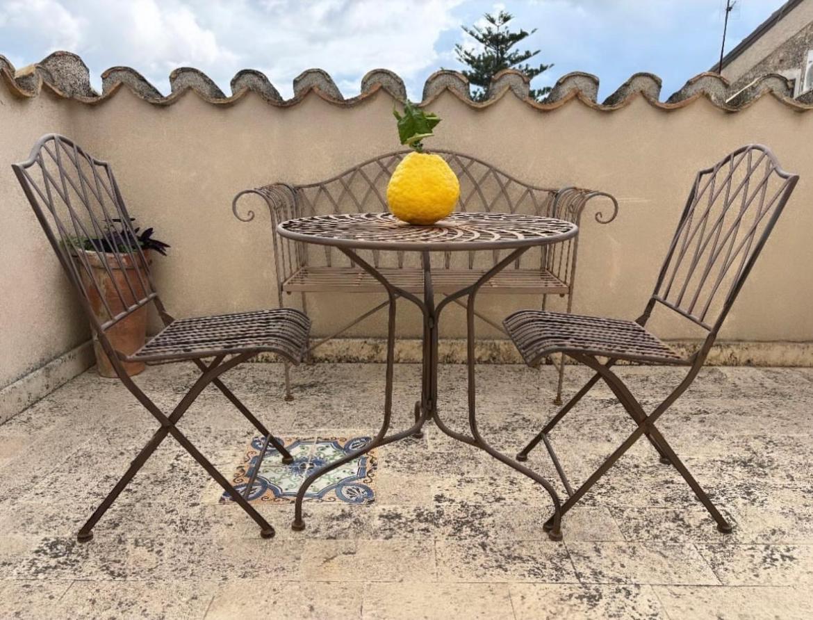 Palazzo Candida B&B Gerace Exterior foto
